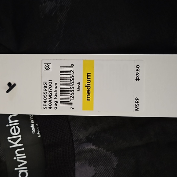 Calvin Klein Black Camo TSHIRT.*BRAND NEW WITH TAGS* - Picture 3 of 4